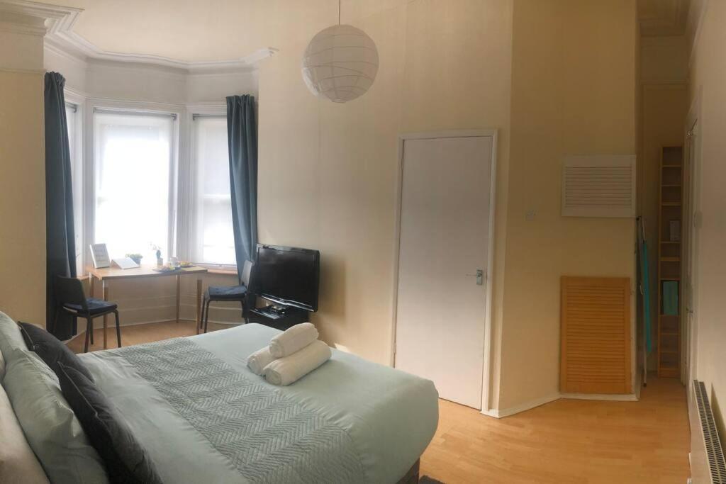Marcela'S Place - Private Studio Near Heathrow 웨스트드레이톤 외부 사진