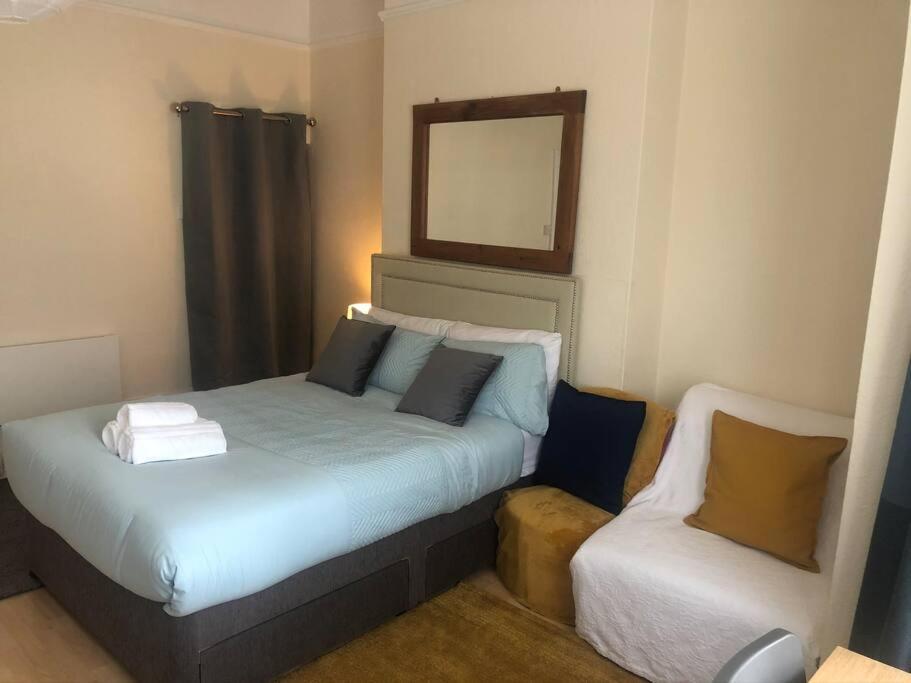 Marcela'S Place - Private Studio Near Heathrow 웨스트드레이톤 외부 사진